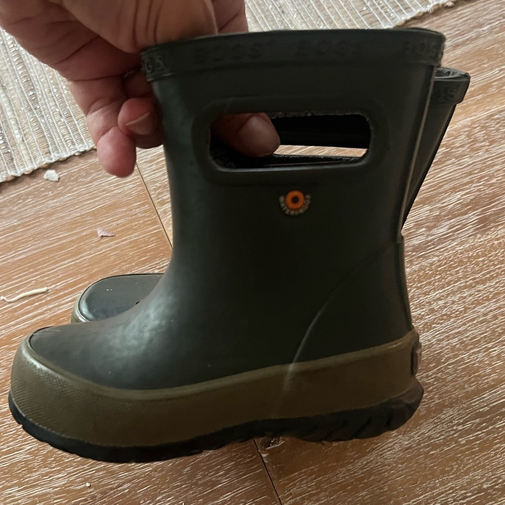 Bogs Size 5 Rainboots